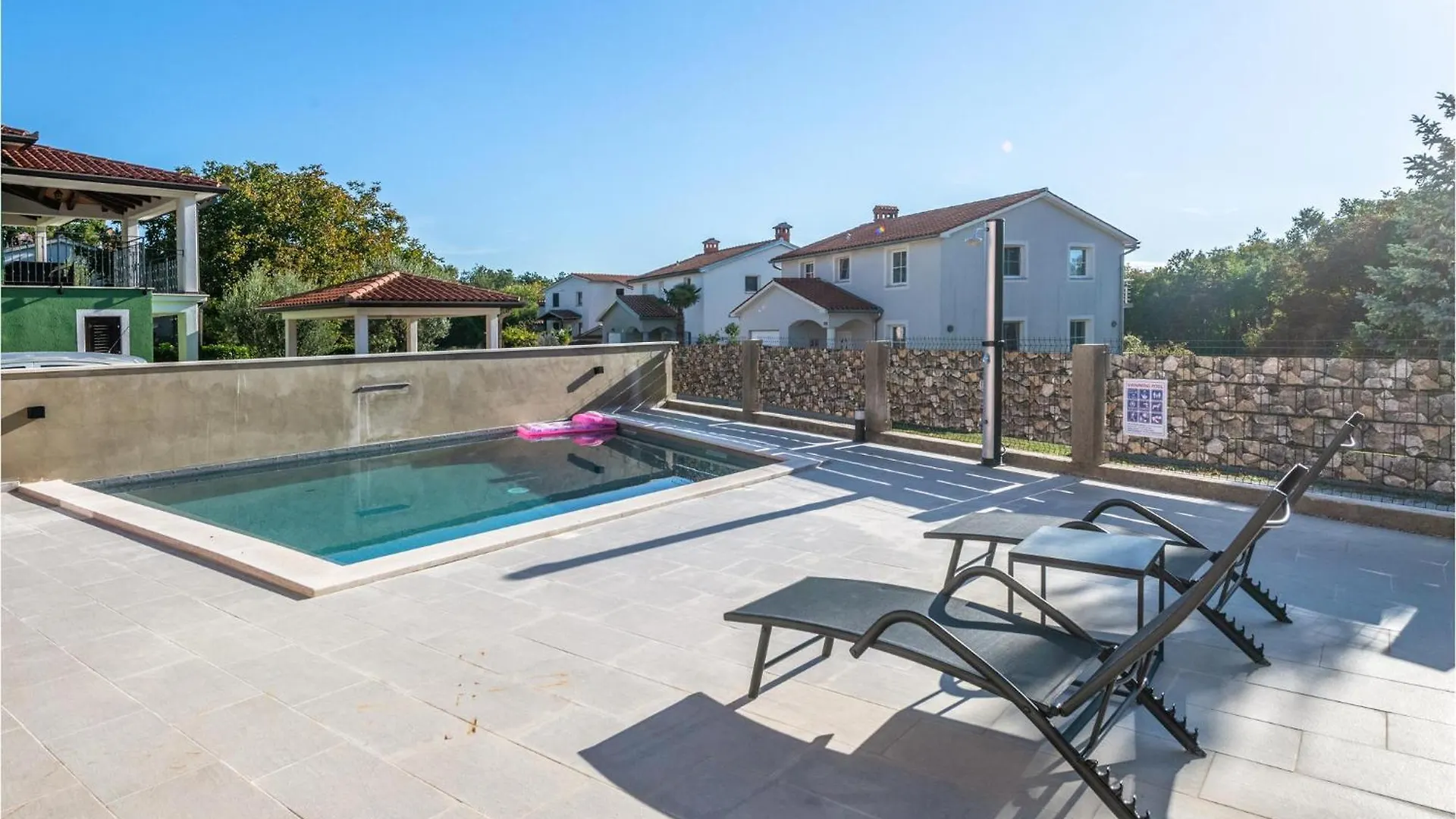 Nice Home In Labin With Outdoor Swimming Pool بيت للعطل لابين